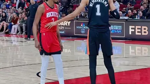 播下体育热情火种，奥运冠军践行弘扬体育精神